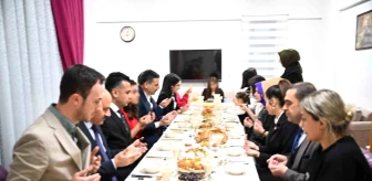 Vali Mustafa Çiftçi, Nenehatun Çocuk Evleri Sitesi'nde kalan çocuklarla iftar yemeğinde buluştu