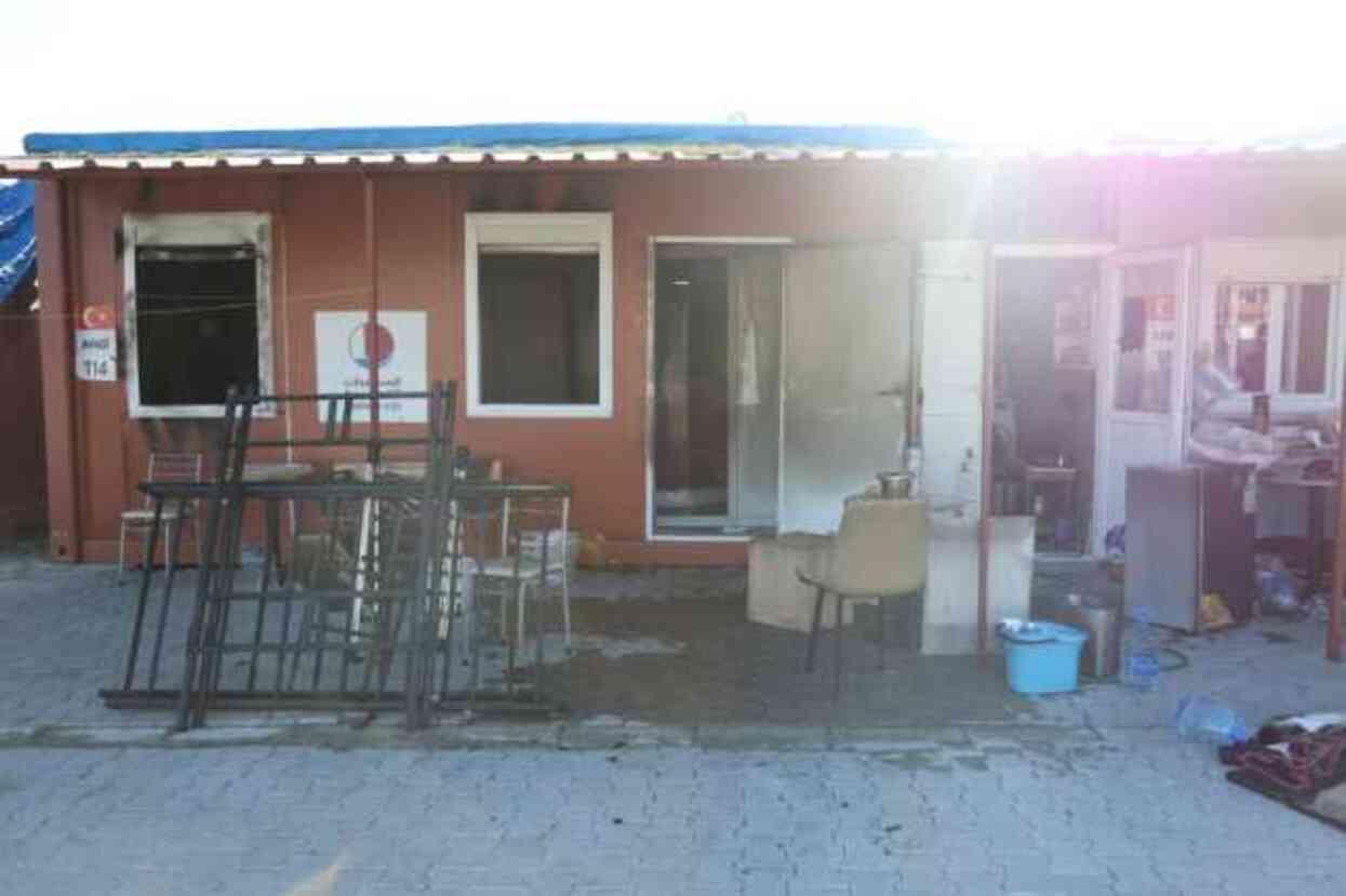 Eşine kızan adam, yaşadıkları konteyneri ateşe verdi Eşine kızan adam, yaşadıkları konteyneri ateşe verdi