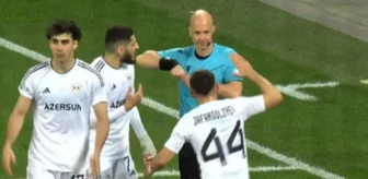 Kimse bunu beklemiyordu! Azeri futbolcunun hakeme yaptığı hareket pahalıya patladı