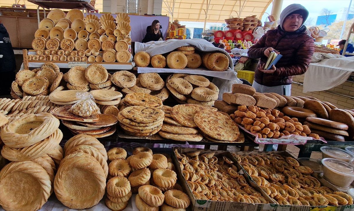 Özbekistan'da Ramazan Ayında Nişalda Tatlısı ve Patır Ekmeği Vazgeçilmez