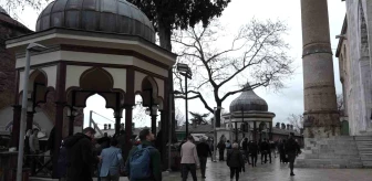 Ramazan Ayının İlk Cuma Namazında Bursalılar Ulu Cami'ye Akın Etti