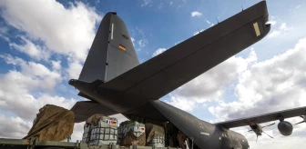Alman Hava Kuvvetleri Gazze'ye Yardım Bıraktı