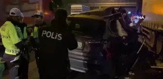 Esenler Tem Otoyolu'nda cip tıra çarptı: 1 yaralı