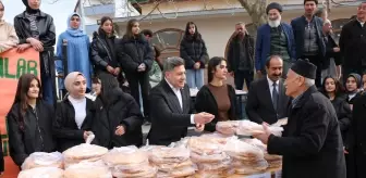 Bitlis'teki Kız Anadolu Lisesi Öğrencileri İhtiyaç Sahiplerine Ramazan Pidesi Dağıttı