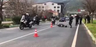 Orta refüjde bulunan ağaçlara çarpan motosiklet sürücüsü ağır yaralandı