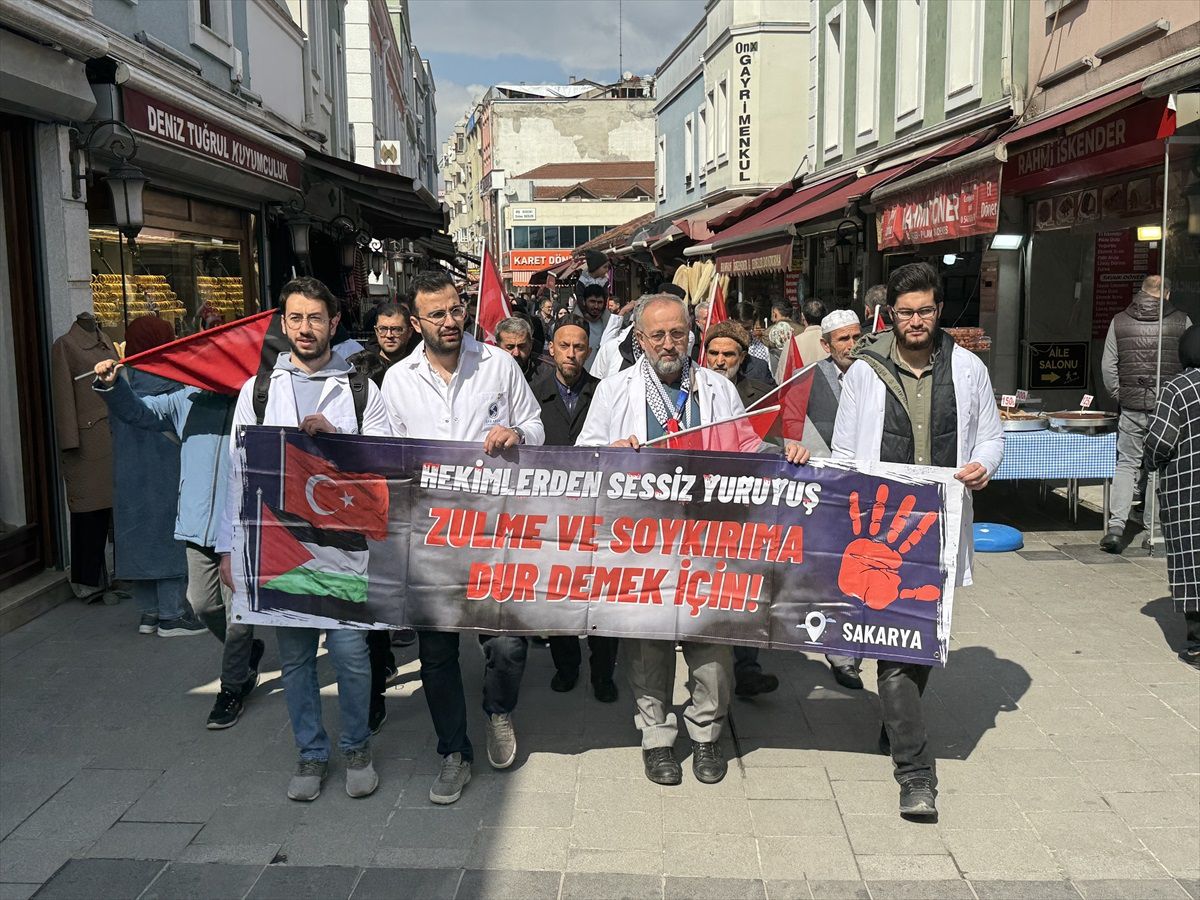 Sakarya'da Hekimler ve Sağlık Çalışanları İsrail'in Gazze'ye Saldırılarını Protesto Etti