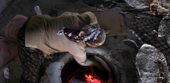 Doğu Anadolu'da Tandır Ekmeği Kadın Ustalar Tarafından Pişiriliyor