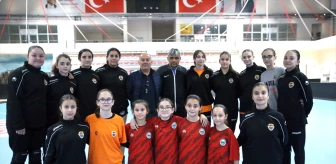 Hentbol Antrenörü Bülent Alaz'ın Kız Takımları Türkiye Finallerine Katılmaya Hak Kazandı