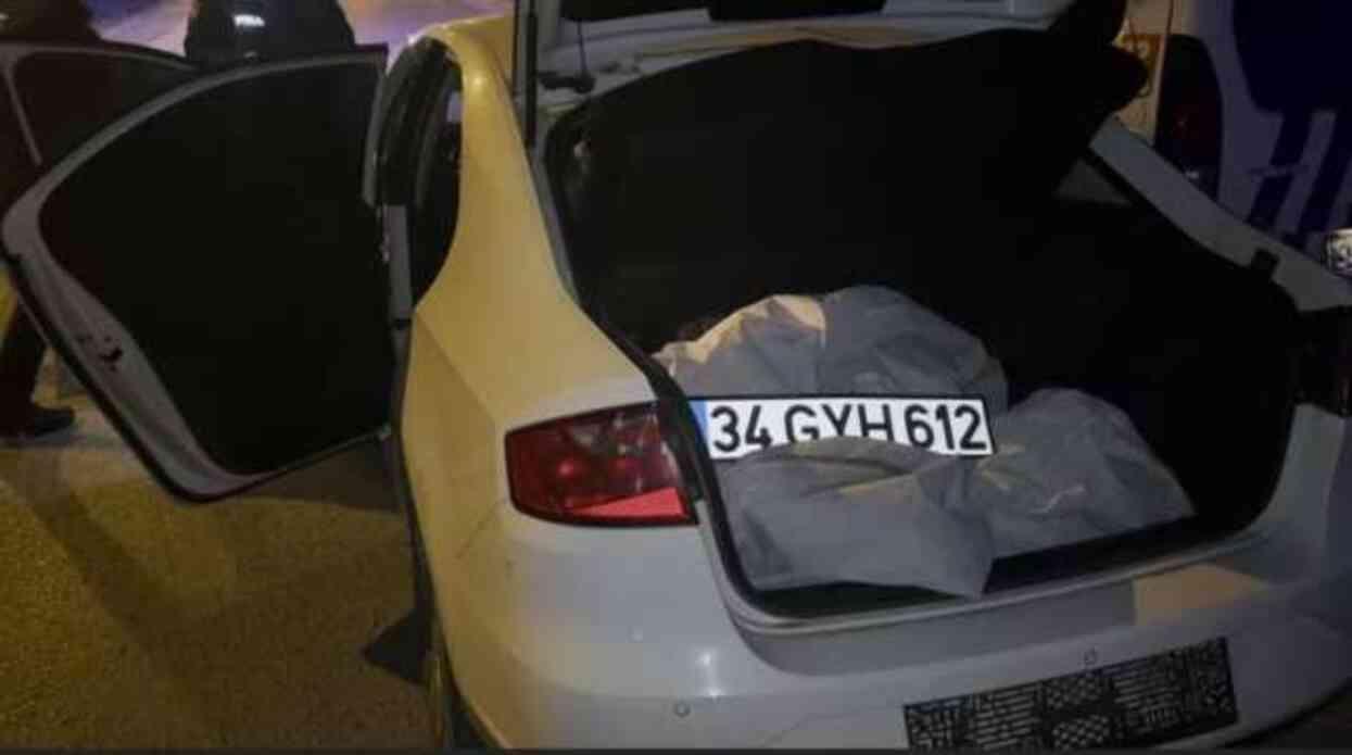 Polisten kaçan plakasız araçtan 2 makineli tüfek çıktı Polisten kaçan plakasız araçtan 2 makineli tüfek çıktı