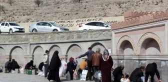 Erzincanlılar Ekşisu Mesire Alanı'ndaki doğal maden suyu ile iftar açıyor
