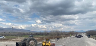 Isparta'da Otomobil ve Traktör Çarpışması: 4 Yaralı