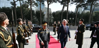 NATO Genel Sekreteri Azerbaycan'da Savunma Bakanı ile Görüştü