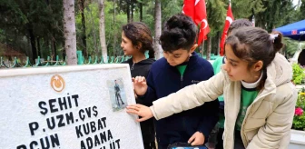 Adana'da Kışla Şehit Orçun Kubat İlkokulu öğrencileri şehidi mezarı başında ziyaret etti