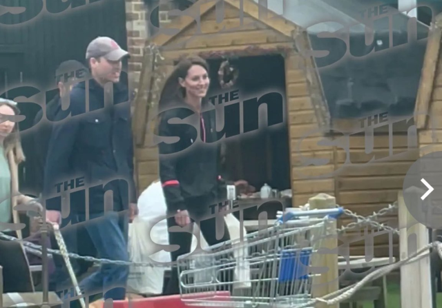 Galler Prensesi Kate Middleton, eşi Prens William ile alışveriş yaparken