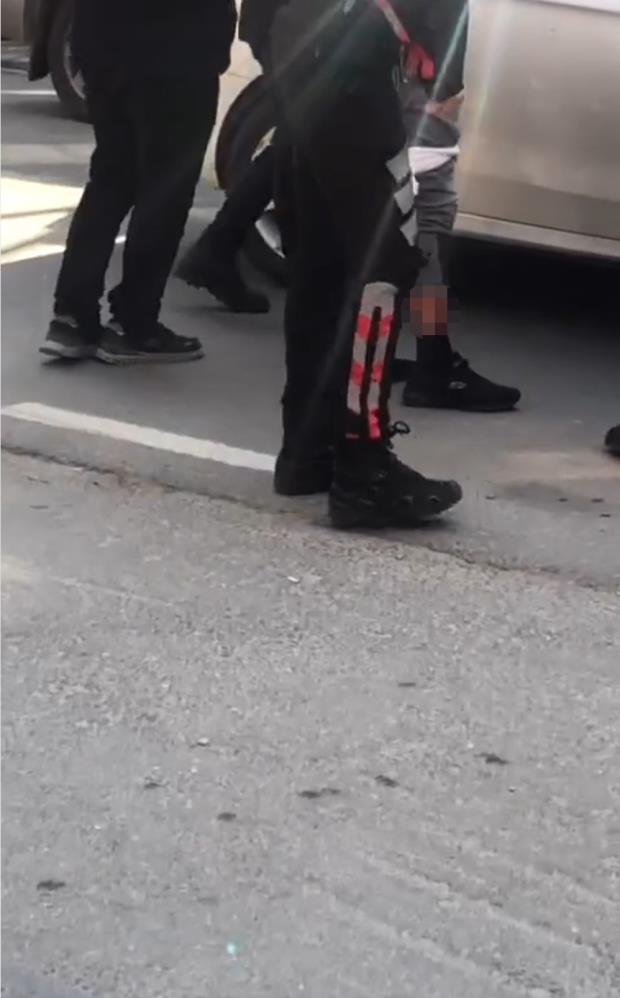 Polis memuru, yol verme tartışması yaşadığı sürücüyü bacağından vurdu