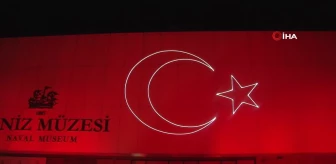 Tarihi Beyazıt Kulesi'ne Türk Bayrağı yansıtıldı