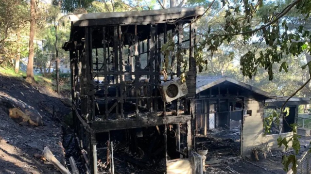 Emlakçı, gösterim hazırlığı yaparken 43 milyon lira değerindeki evi yanlışlıkla yaktı