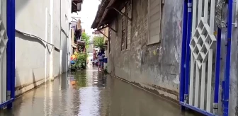 Endonezya'da Sel Felaketi: Binlerce Kişi Evlerini Terk Etti