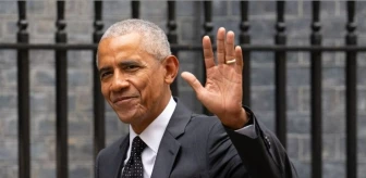 Eski ABD Başkanı Barack Obama, Londra'nın Downing Sokağı'ndaki Başbakanlık Ofisi'nde görüldü.