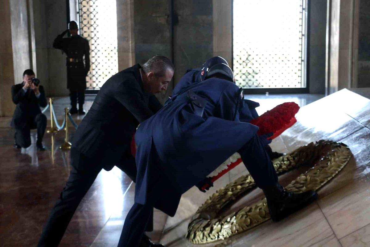 Gençlerbirliği Kulübü Başkanı ve Yönetim Kurulu Anıtkabir'i Ziyaret Etti