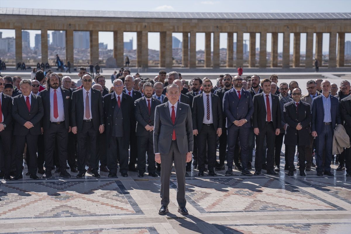 Gençlerbirliği Kulübü Başkanı ve Yönetim Kurulu Anıtkabir'i Ziyaret Etti
