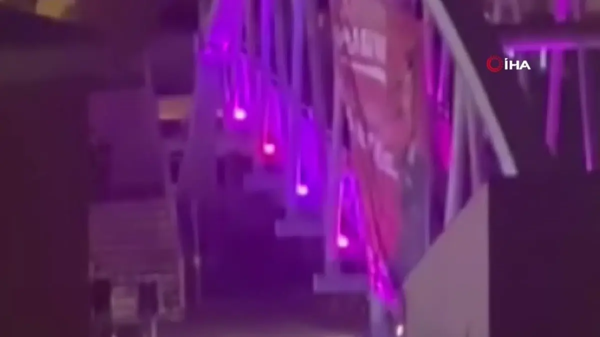 İntihar etmek için çıktığı üst geçitten düşen genç hayatını kaybetti