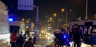 İzmir'de kırmızı ışıkta geçen otomobil karı kocaya çarptı: 1 ölü, 1 ağır yaralı