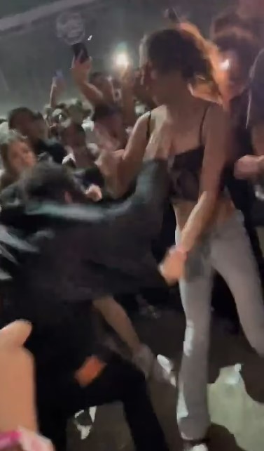 Kanye West'in konseri sırasında trans kadın ve birkaç erkek arasında kavga çıktı