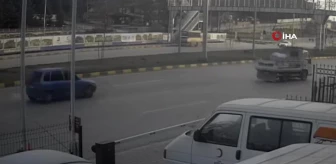 Karabük'te feci kaza kamerada: Üstgeçidi kullanmayan gence otomobil çarptı, metrelerce öteye savruldu