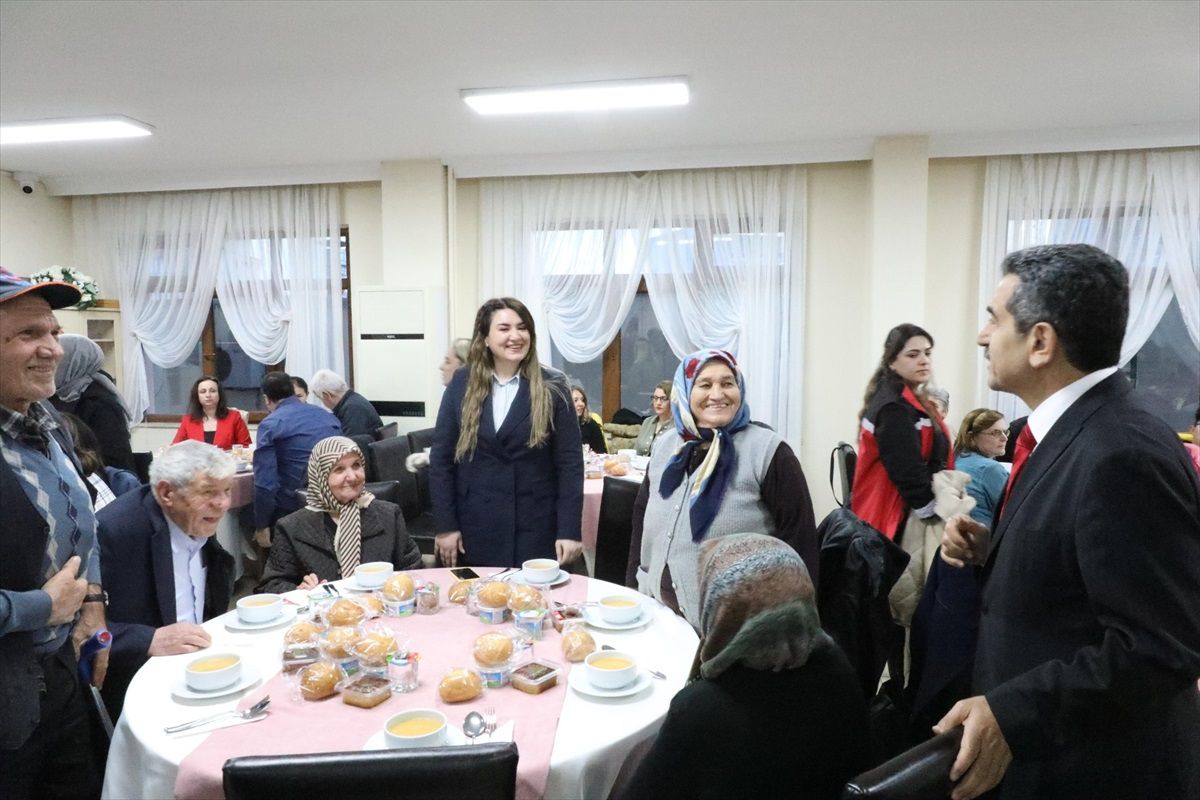 Kırklareli Valisi Birol Ekici, şehit aileleriyle iftar yaptı
