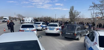Konya'da Otomobilin Otobüs Durağında Bekleyenlere Çarpması Sonucu 4 Kişi Hayatını Kaybetti