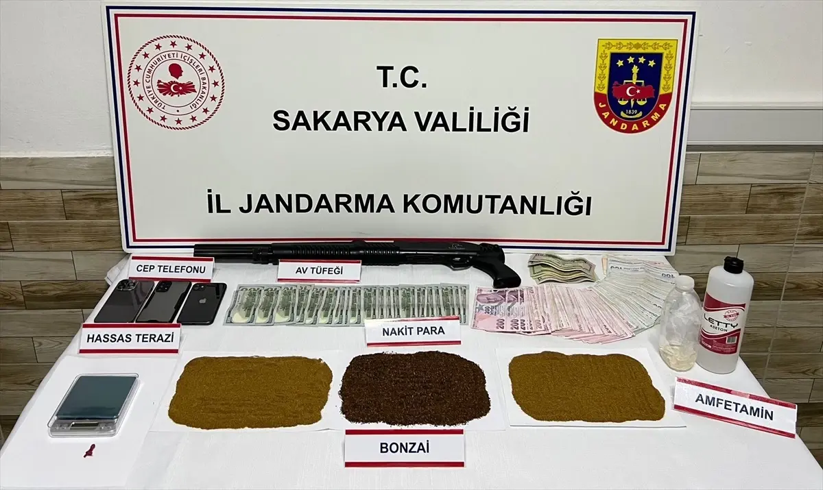 Sakarya'da Uyuşturucu Operasyonu: 3 Zanlı Yakalandı