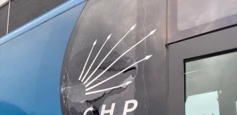 Trabzon'da CHP miting otobüsüne taş atıldı