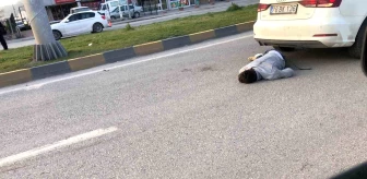 Karabük'te Minibüsten İnen Genç Otomobilin Çarpması Sonucu Ağır Yaralandı