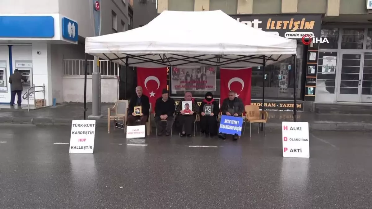 Muş'ta terör mağduru ailelerin oturma eylemi devam ediyor