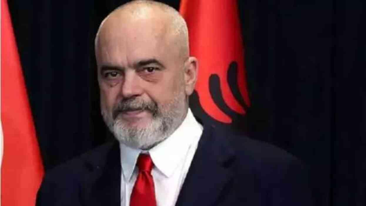Arnavutluk Başbakanı Edi Rama'nın gazeteciye yaptığı hareket ülkede gündem oldu Arnavutluk Başbakanı Edi Rama'nın gazeteciye yaptığı hareket ülkede gündem oldu