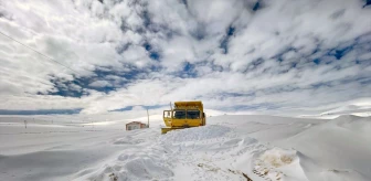 Erzurum ve Kars'ta kar nedeniyle 32 yerleşim yerinin yolu ulaşıma kapandı