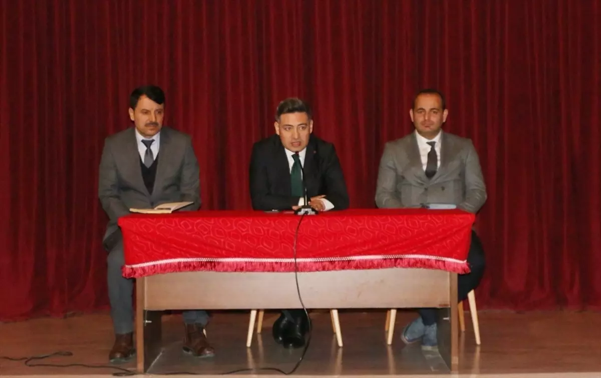 Hizan Kaymakamı, köy ve mahalle muhtarlarıyla toplantı yaptı