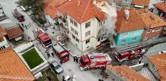 Kütahya'da bir apartman dairesinde çıkan yangın söndürüldü