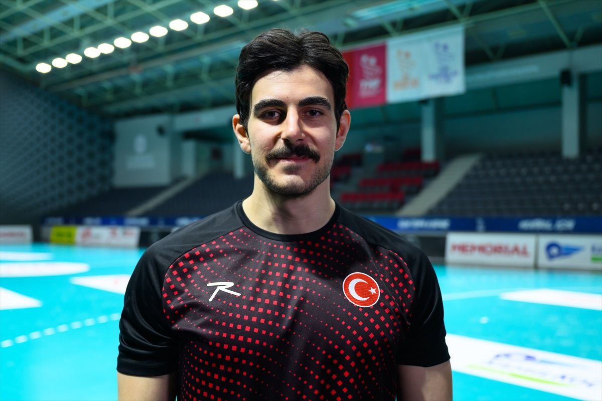 Milli hentbolcu Doruk Pehlivan genç oyunculara Avrupa'da oynamalarını tavsiye ediyor