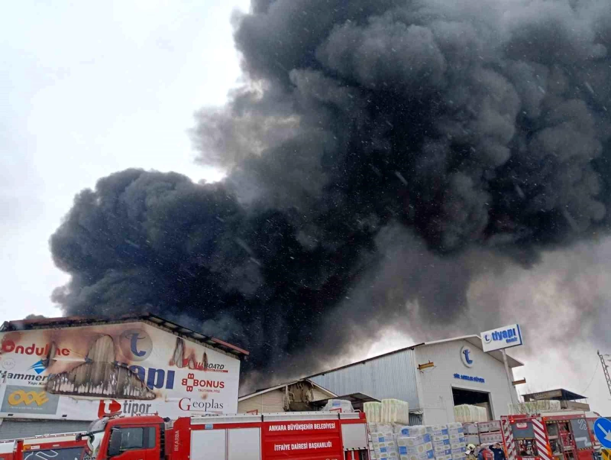 Ankara'nın Altındağ ilçesinde depoda yangın çıktı