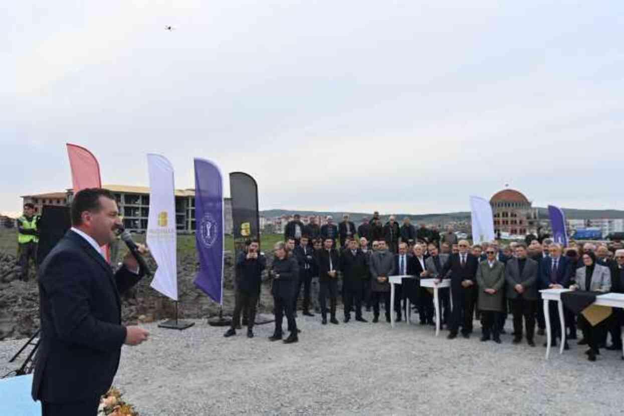 Başkan Yücel Yılmaz, Esnaf ve Sanatkârlara Yeni Hizmet Binası Vaadini Gerçekleştiriyor: '100 Projeden 1000 Projeyle Çıktık!' Başkan Yücel Yılmaz, Esnaf ve Sanatkârlara Yeni Hizmet Binası Vaadini Gerçekleştiriyor: '100 Projeden 1000 Projeyle Çıktık!'