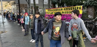 Berlin'de İnsan Zinciriyle Irkçılığa Karşı Gösteri