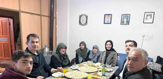 Dumlupınar Kaymakamı Büşra Güllü Özpınar, Büyükaslıhanlar köyünde iftar yemeğinde Şahinkaya ailesiyle buluştu