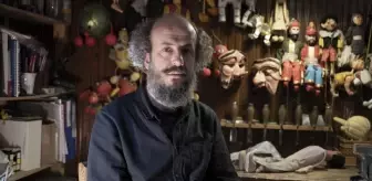 Sanatçı Cengiz Samsun, kukla ve gölge oyununda kendi tasvirlerini geliştiriyor