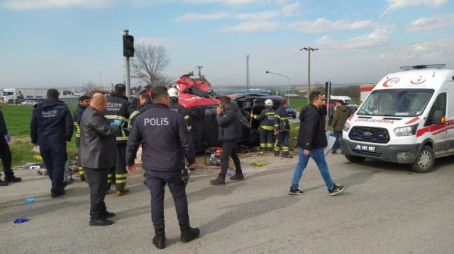 Tekirdağ'da tır, yolcu minibüsüne çarptı: 5 kişi öldü, 10 kişi yaralandı
