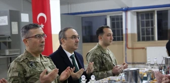 Tekirdağ Valisi Recep Soytürk, askerlerle iftar yaptı