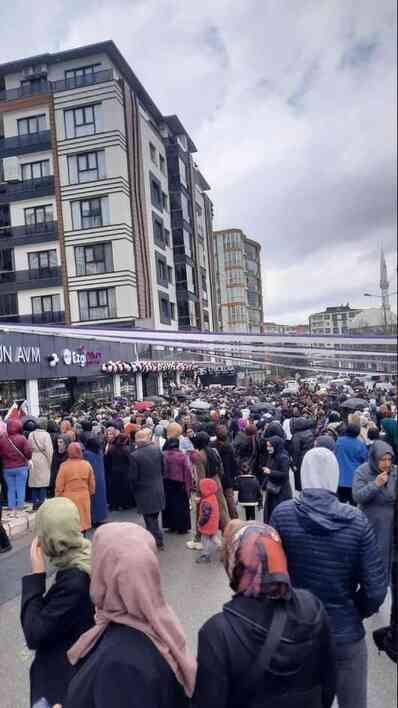 Batman'da çeyiz evi açılışına 'indirim' izdihamı engeli Batman'da çeyiz evi açılışına 'indirim' izdihamı engeli