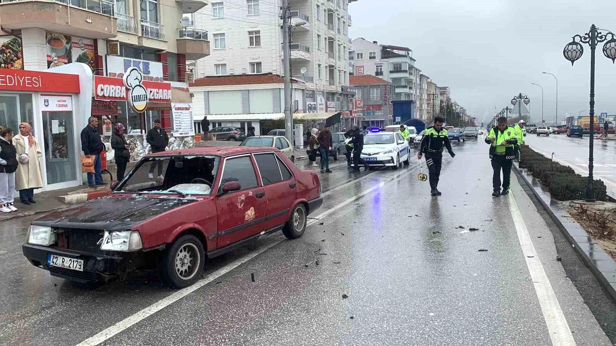 Karaman'da yaşlı çift otomobilin çarpması sonucu yaralandı