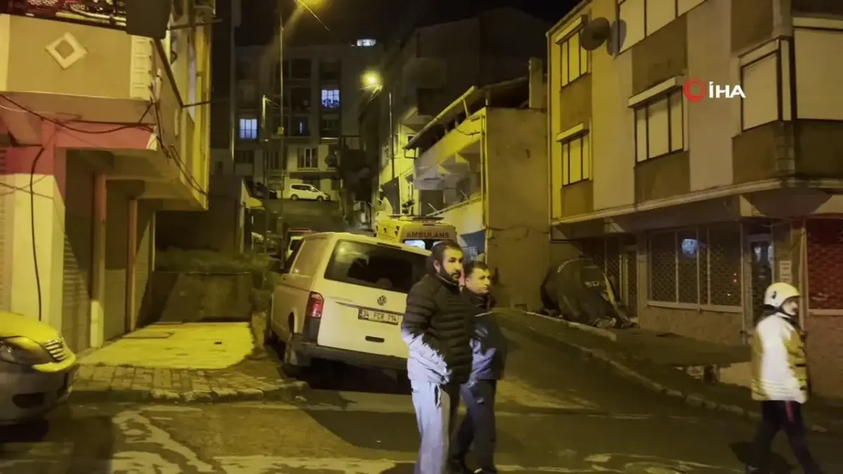 Küçükçekmece'de 2 katlı binanın giriş katında korkutan yangın: 2 yaralı